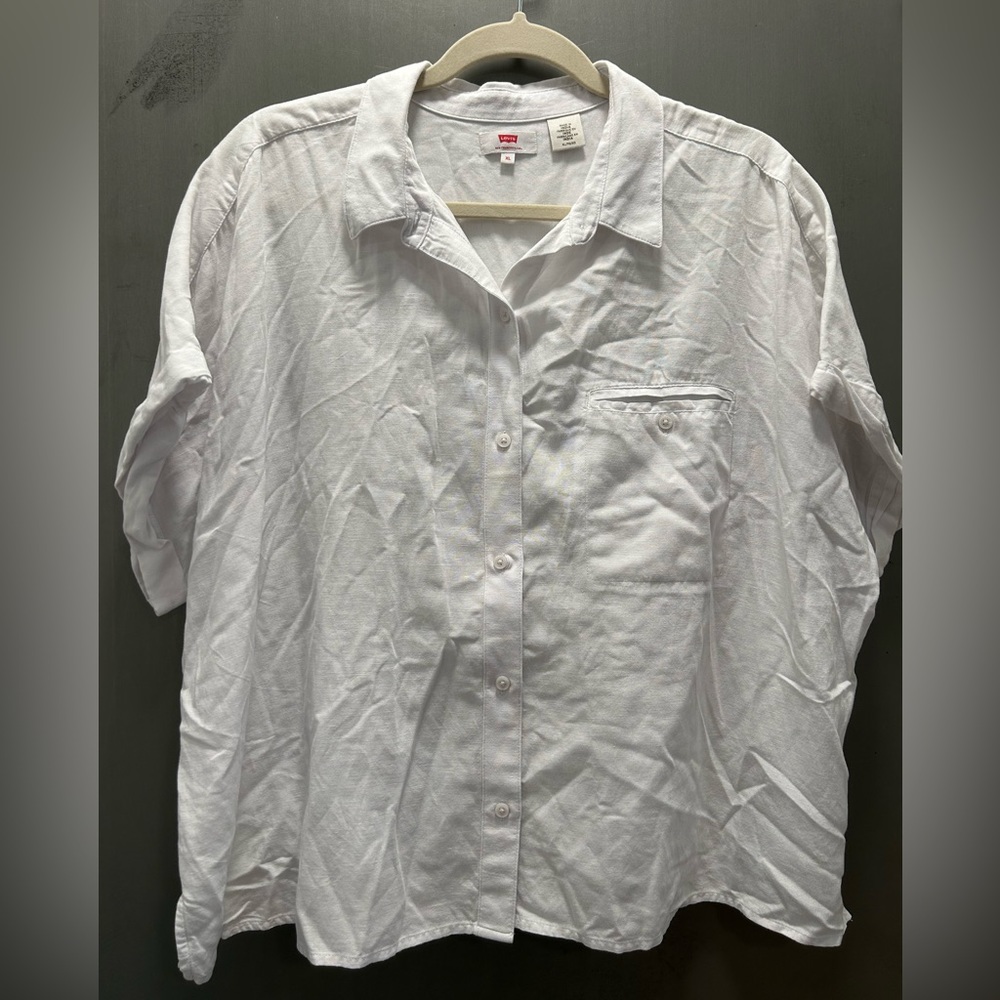 New Levi's women's white short sleeve button-down top with pocket size XL